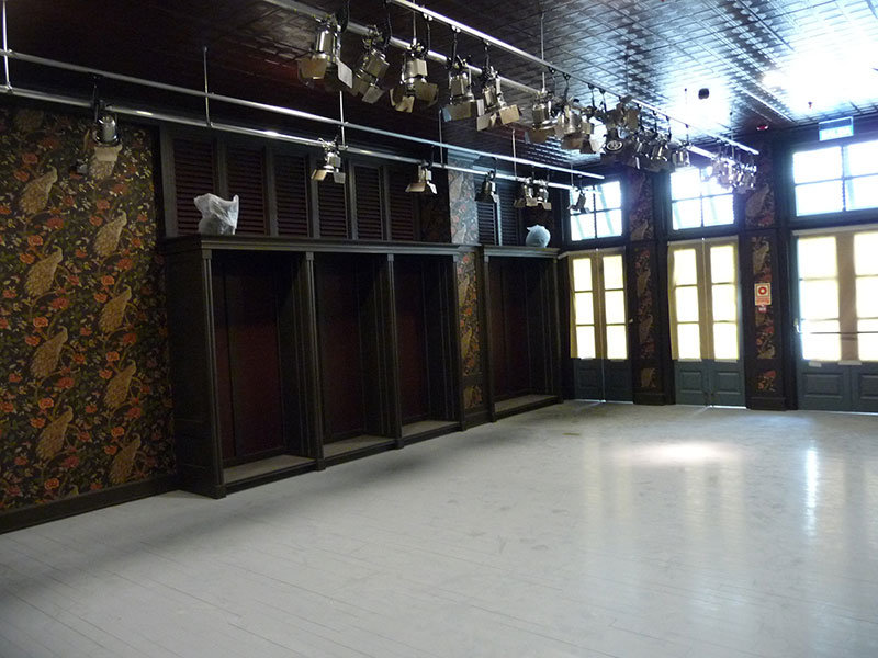 Hollister, White City — photo 6