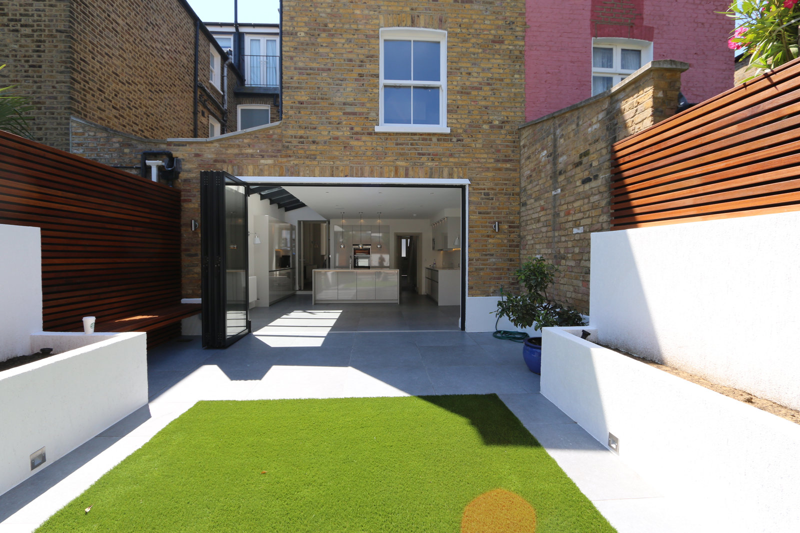 London SW6 — photo 2