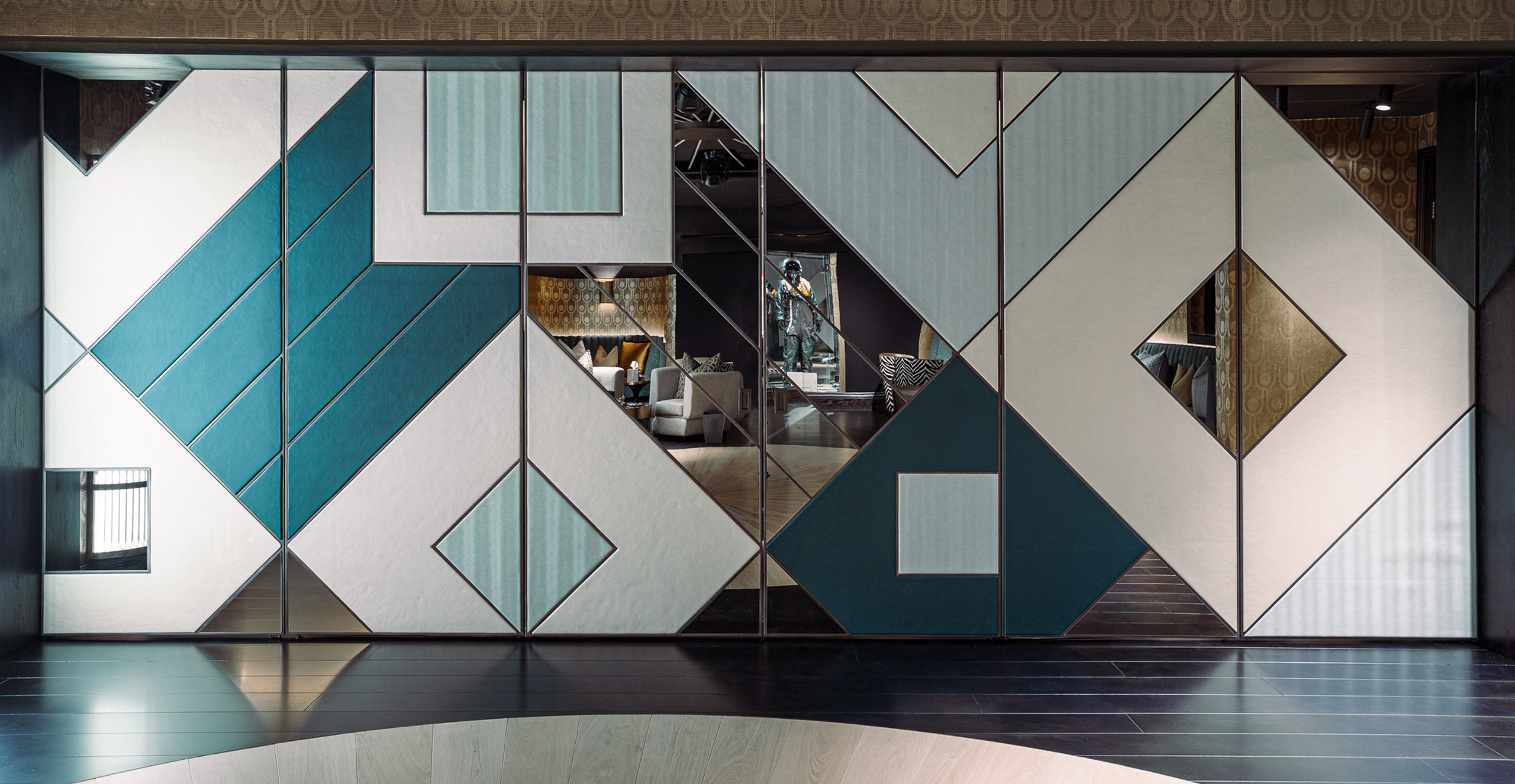 Bespoke Bar, Screens & Reception — photo 2